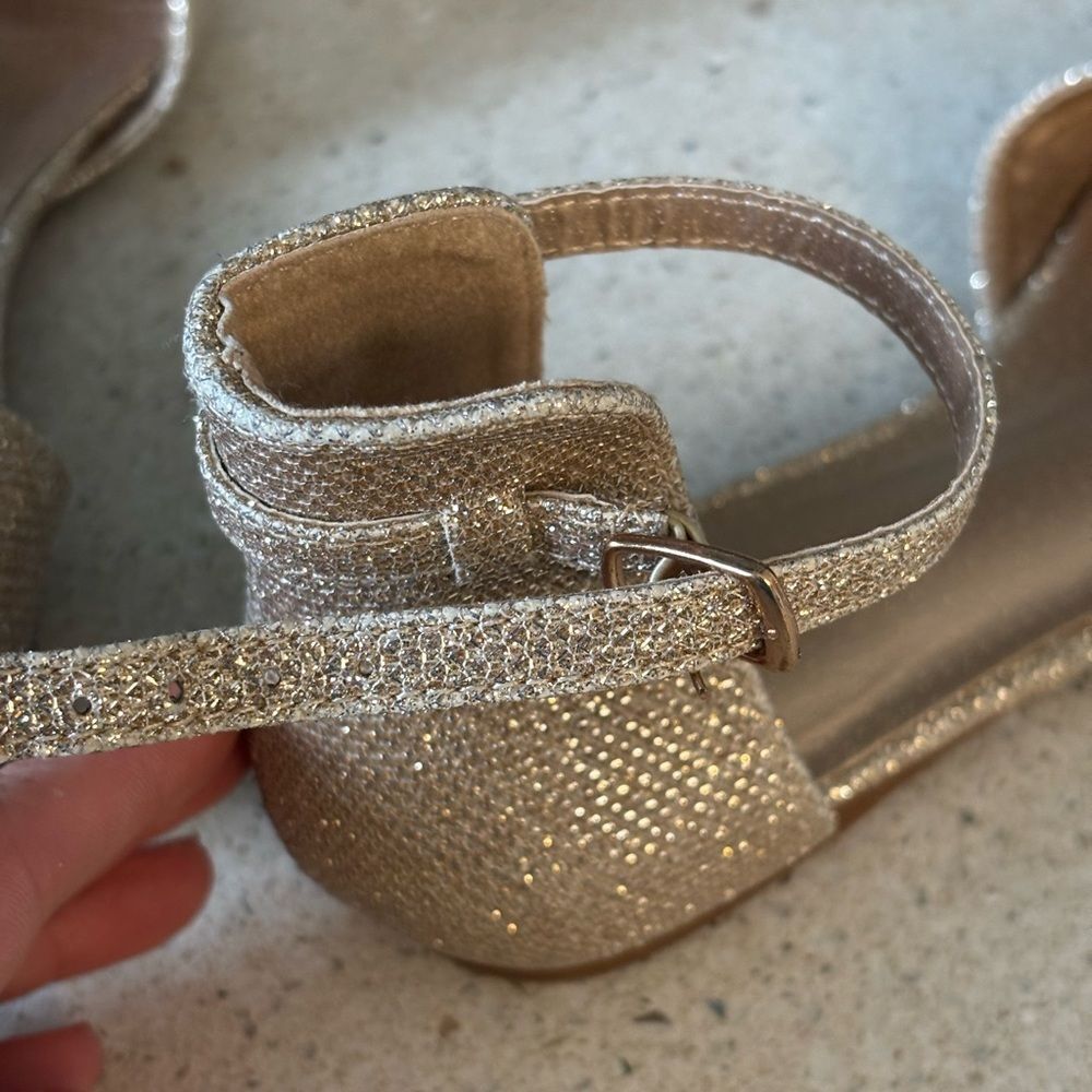 Elegant Gold Women's Ankle Strap Pointed Toe Flats - Picture 7 of 9